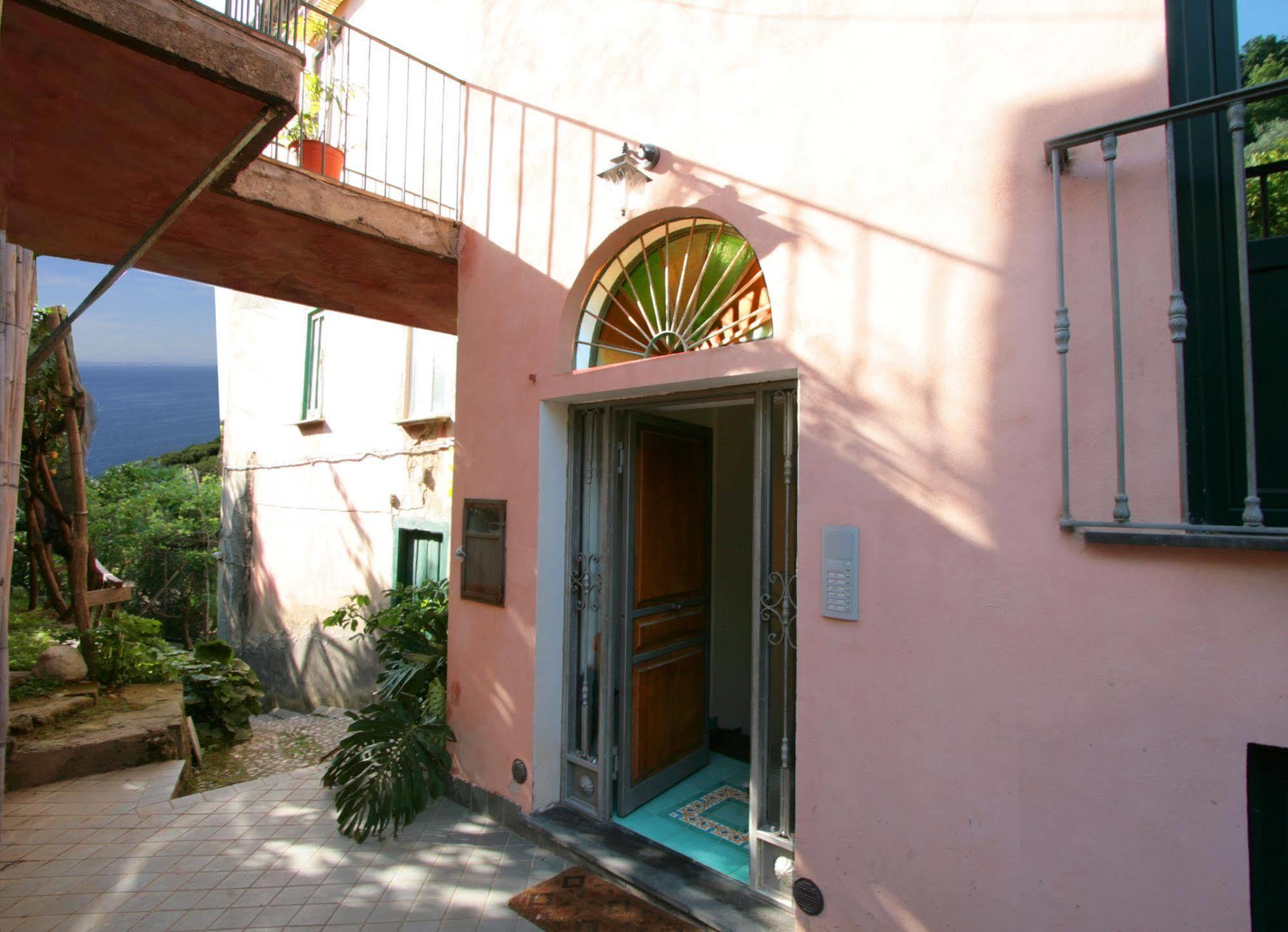 Villa Rosmary - Sorrento Coast - Gulf Of Naples View Екстериор снимка