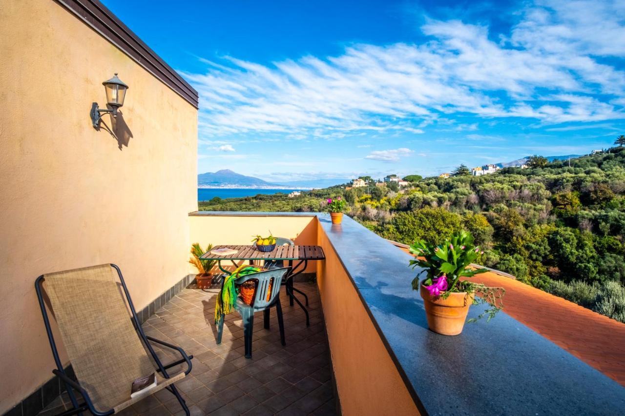 Villa Rosmary - Sorrento Coast - Gulf Of Naples View Екстериор снимка